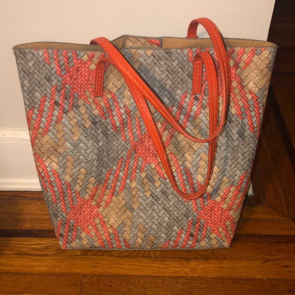 HP🎉 9/7/23 EUC multi color faux leather woven bag in pink, grey and tan.